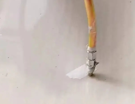 新宾瓷砖空鼓维修公司专业解答在瓷砖铺贴过程中，如果使用的砂料过粗（如全部使用了粗砂），可能会导致以下问题