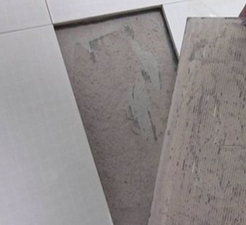 新宾瓷砖空鼓维修公司分享瓷砖铺贴时如果打浆（即涂抹在瓷砖背面和基层上的砂浆或瓷砖胶）过少，会带来以下问题